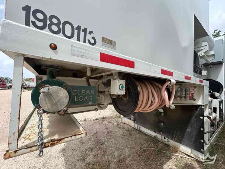2019-safe-arm-pilot-thomas-logistics-t/a-dual-fuel-wall-fuel-station-image-9