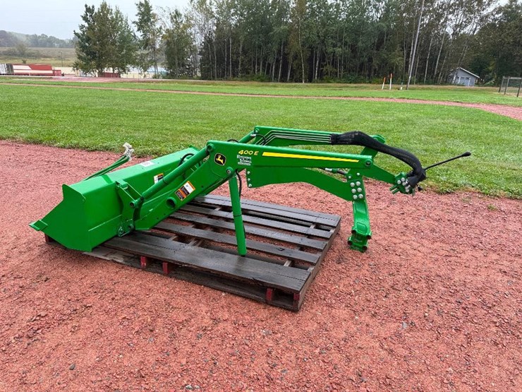 2022-john-deere-400e-image-6