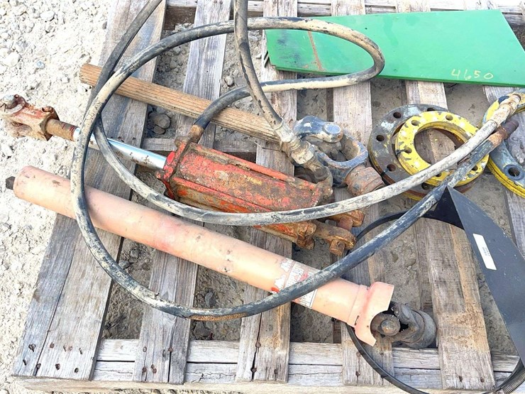 group-of-misc.-tractor-parts-image-6