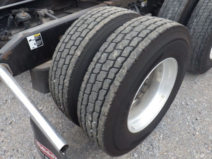 2019-peterbilt-579-image-10