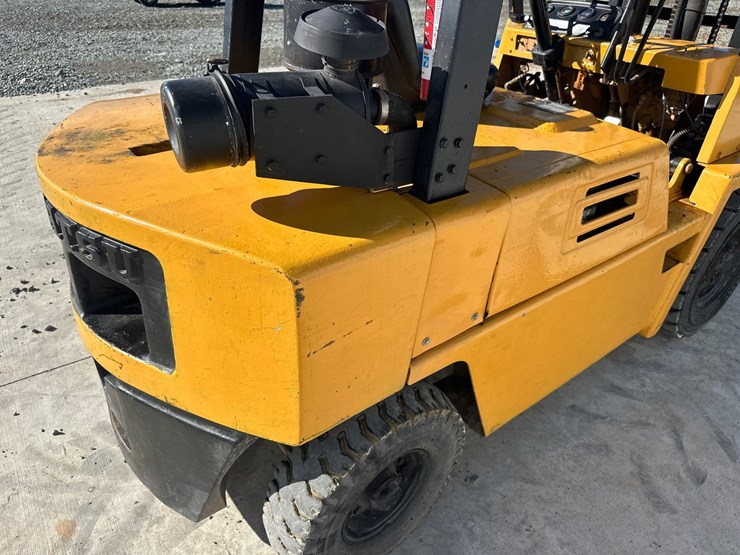 #5597-•-komatsu-fd25-7-forklift-image-21