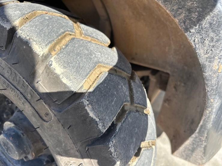 #5597-•-komatsu-fd25-7-forklift-image-43