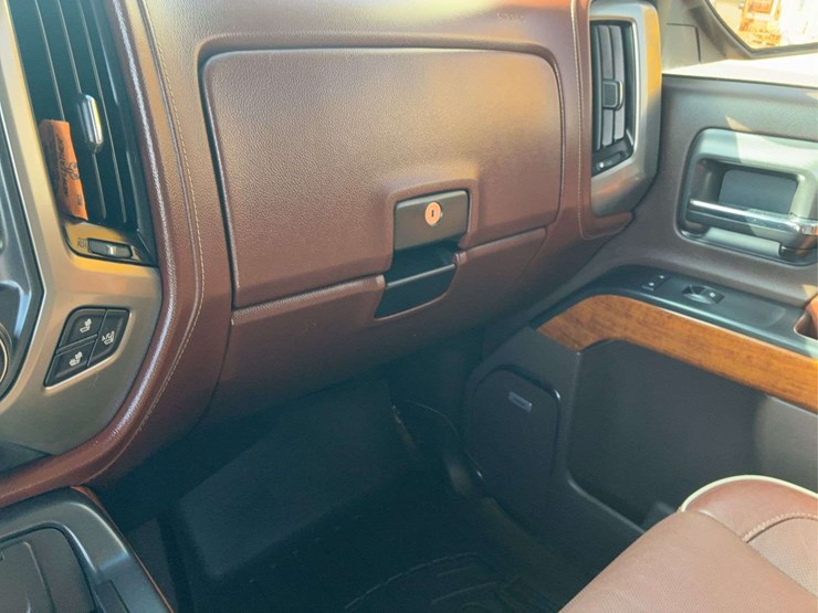 2015-chevrolet-silverado-1500-high-country-image-36