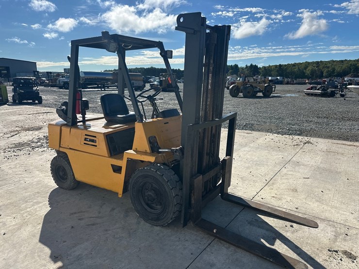 #5597-•-komatsu-fd25-7-forklift-image-7