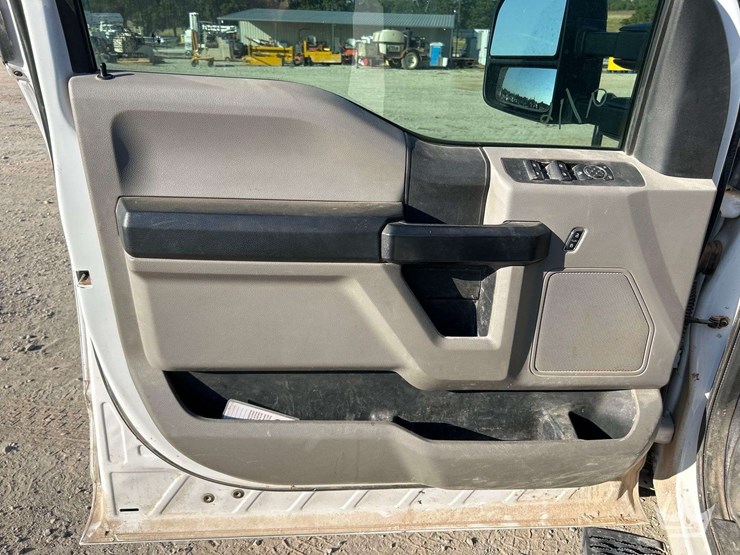 2021-ford-f450-image-11