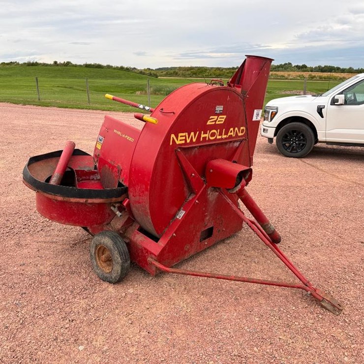 NEW HOLLAND 28