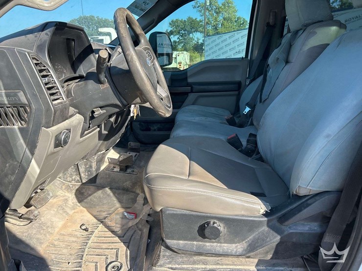 2021-ford-f450-image-12