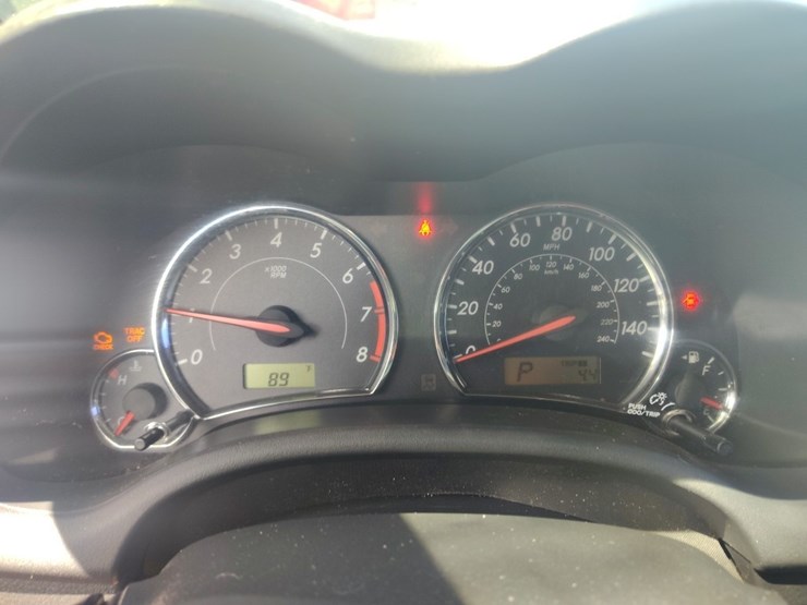 2013-toyota-corolla-runs/moves-l-image-10
