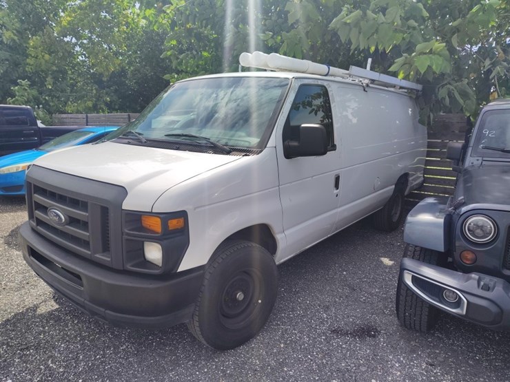 2013-ford-e-series-runs/moves-e-250-image-2