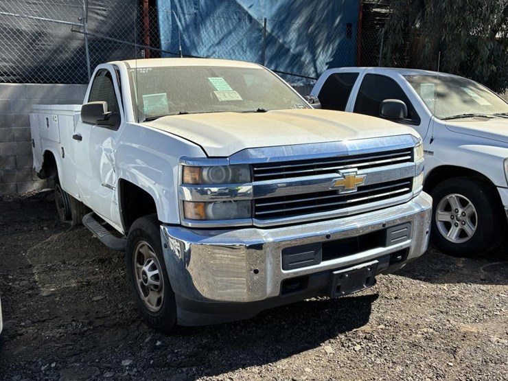 2015-chevrolet-2500hd-image-2