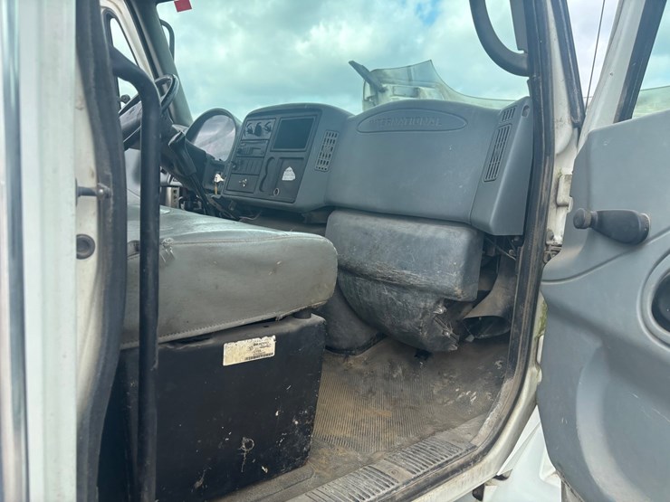 2002-international-durastar-4300-image-40