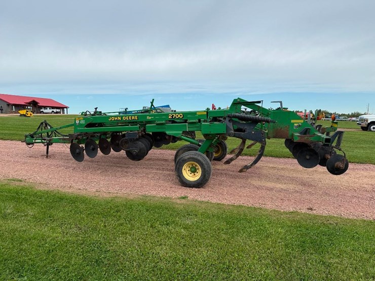 john-deere-2700-image-6