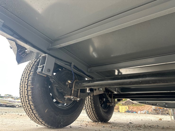 #5598-•-unused-x-star-990-gallon-fuel-trailer-image-19