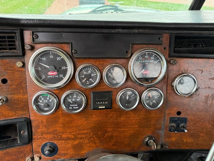 1996-peterbilt-378-image-64