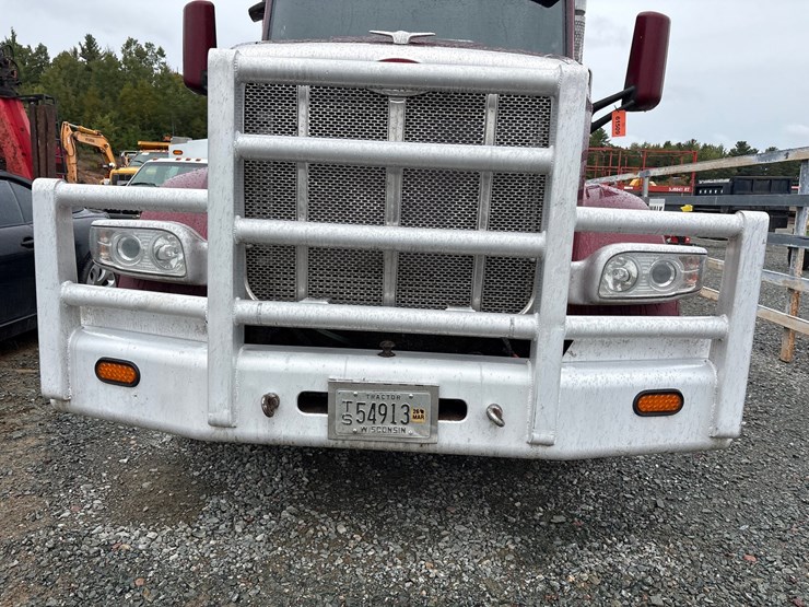 2015-peterbilt-567-image-14