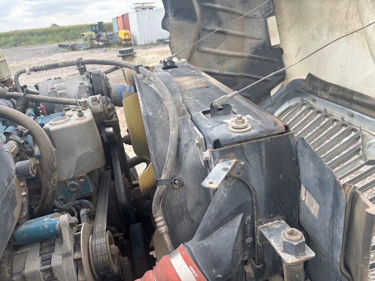 2002-international-durastar-4300-image-28
