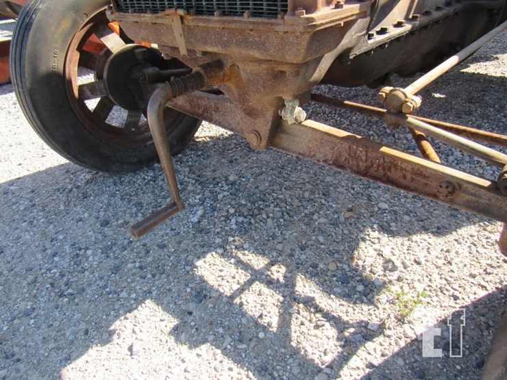 fordson-tractor-76934-image-2