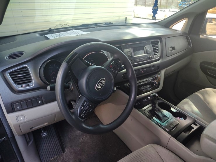 2016-kia-sedona-image-7