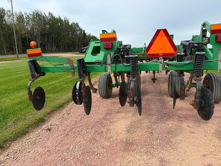 john-deere-2700-image-28