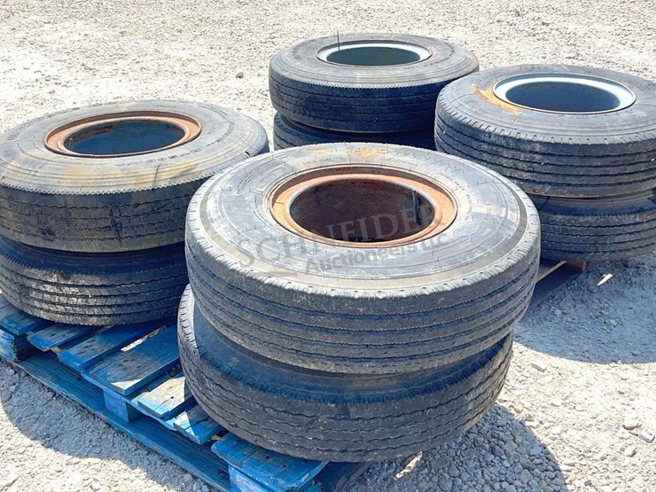 8--8.25r15-trailer-tires-on-split-steel-rims-for-low-boy-semi-trailer-image-3