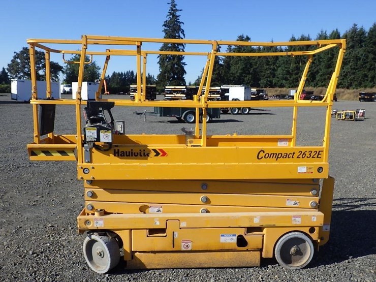 2015-haulotte-2632e-scissor-lift-image-2
