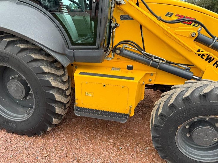 new-holland-b75d-image-10