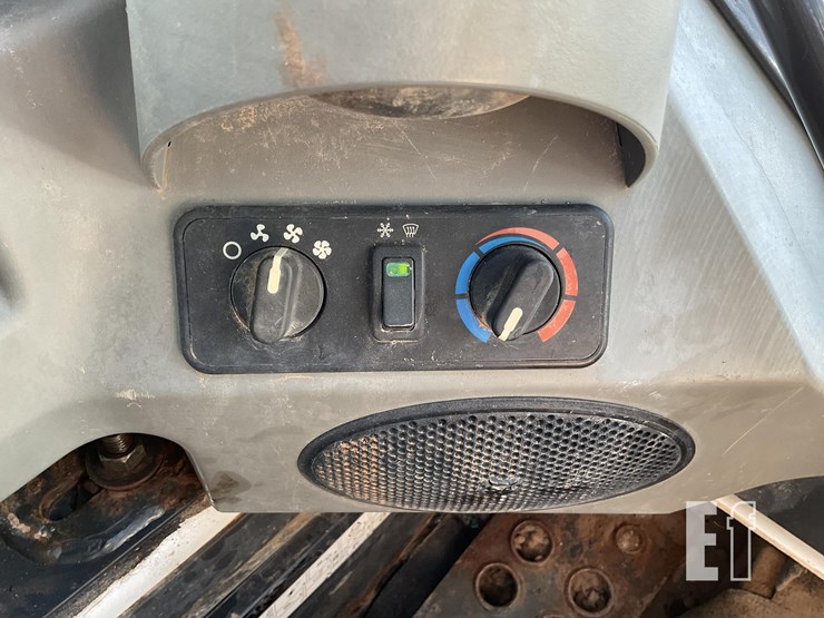 2018-bobcat-s570-image-12