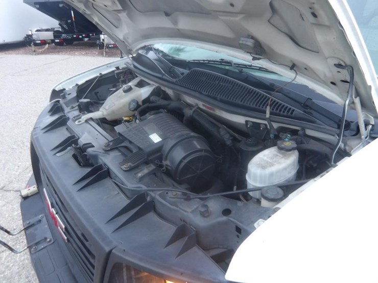 2011-gmc-3500-image-8