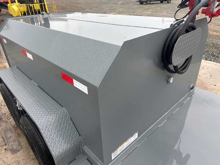 #5605-•-unused-x-star-750-gallon-fuel-trailer-image-11