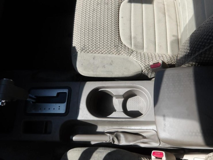 2016-nissan-frontier-sv-image-21