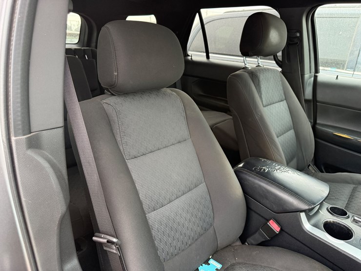 2012-ford-explorer-xlt-image-29