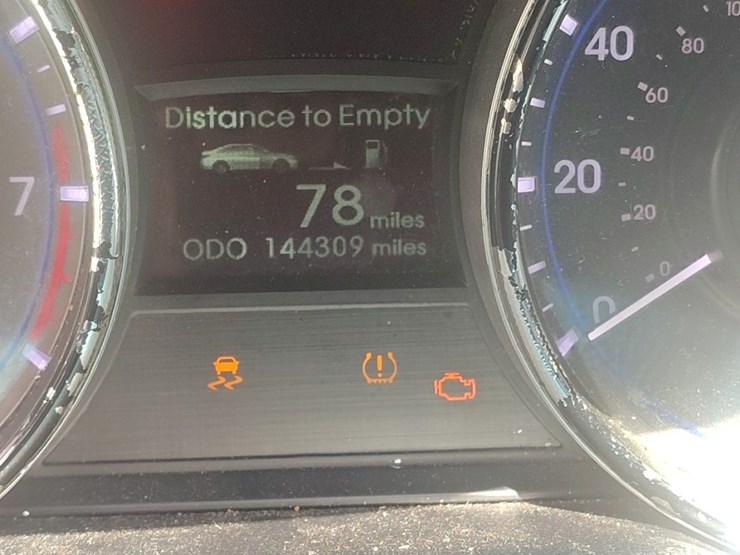 2014-hyundai-sonata-runs/moves-gls-image-9