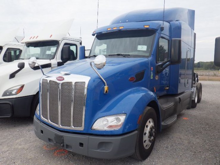 2019-peterbilt-579-image-1