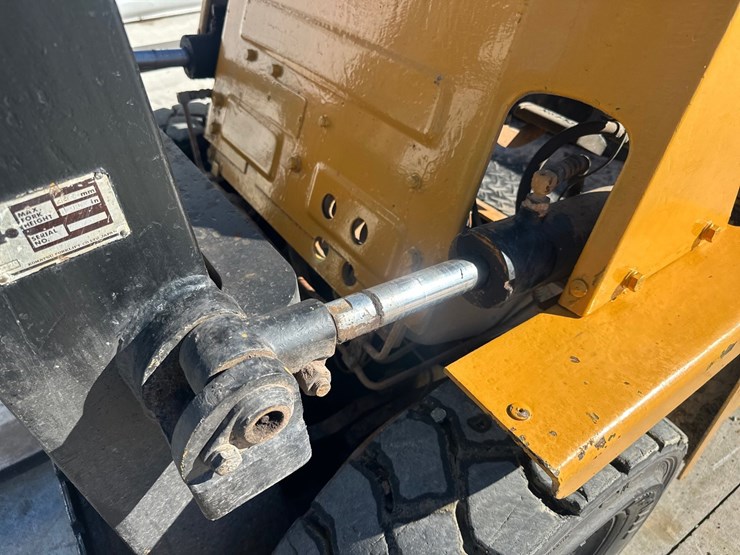 #5597-•-komatsu-fd25-7-forklift-image-14