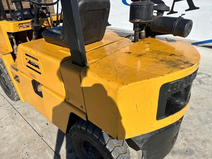 #5597-•-komatsu-fd25-7-forklift-image-22