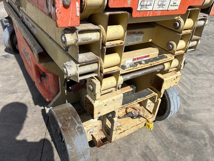 2017-jlg-1930es-image-14