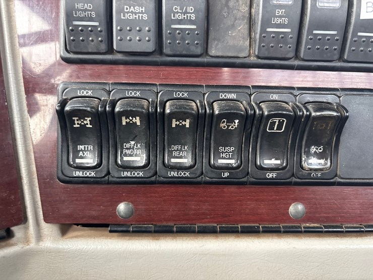2013-western-star-4900sb-image-48
