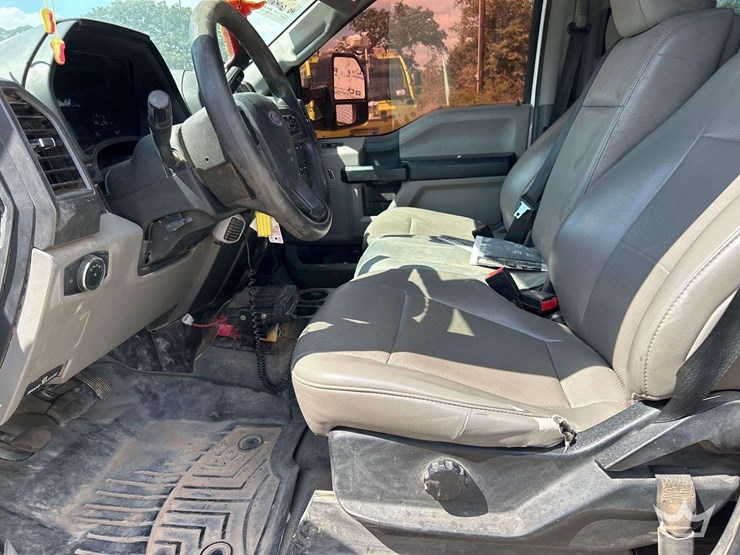 2021-ford-f450-image-13