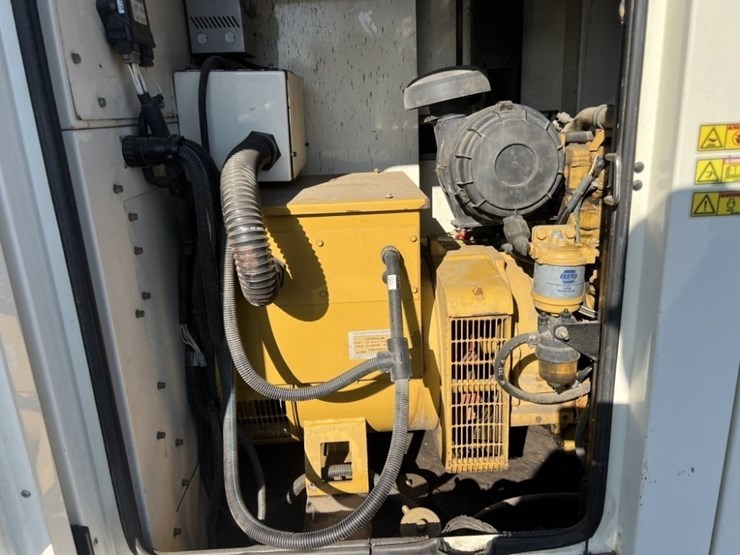 2011-caterpillar-xq30-image-14