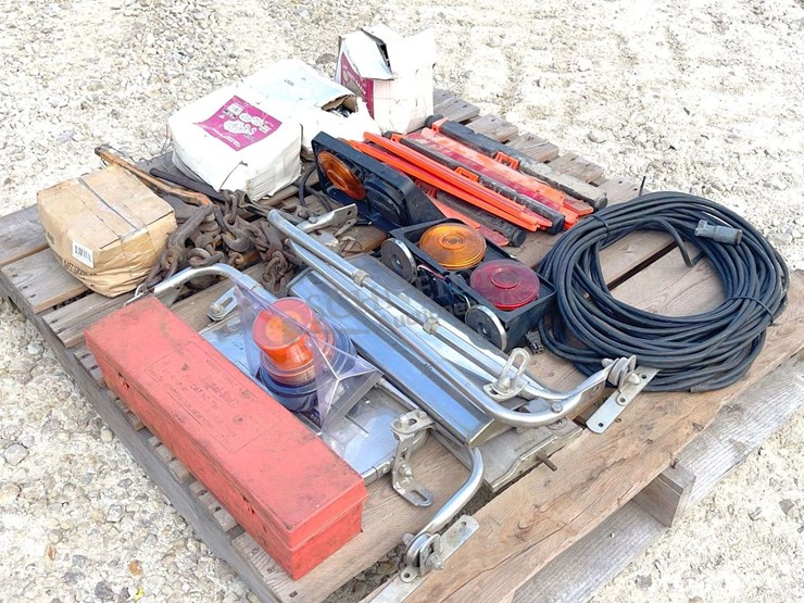 group-of-towing-accessories-&-truck-parts-image-1