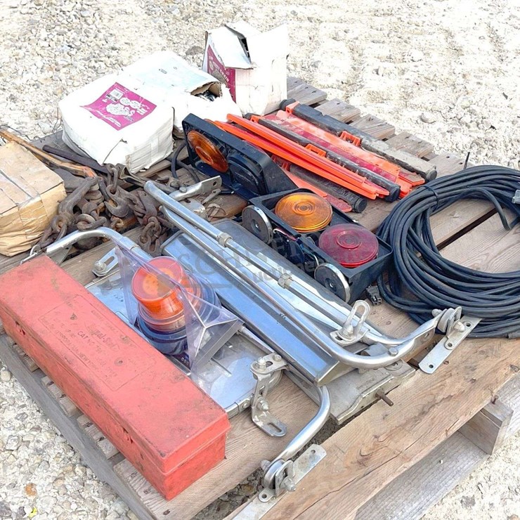 Group of towing accessories & truck parts