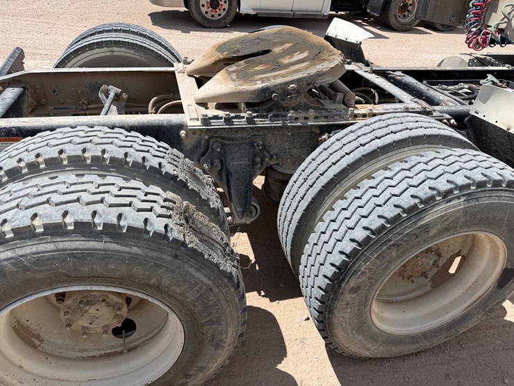 2007-freightliner-columbia-120-image-4