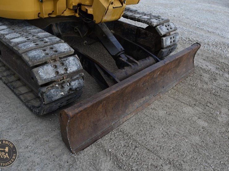 2010-komatsu-pc88mr-8-image-30
