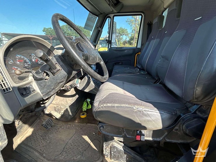 2014-international-durastar-4300-image-11