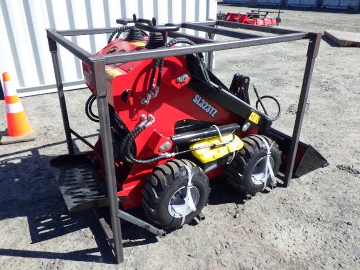 2026-sdlool-323tz-skid-steer-loader-image-3
