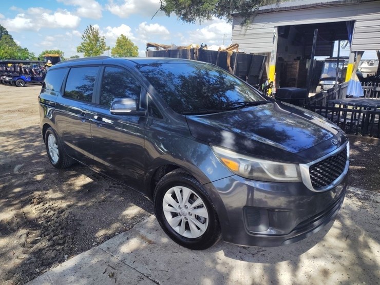 2016-kia-sedona-image-1