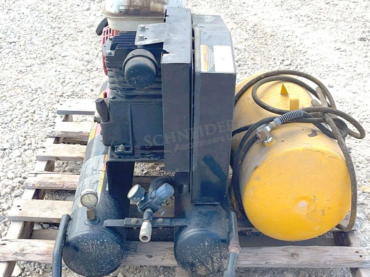 mi-t-m-portable-air-compressor-w/-air-tank-image-6