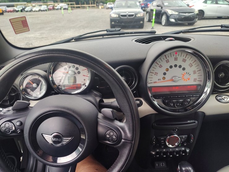 2013-mini-convertible-runs/moves-cooper-s-image-7