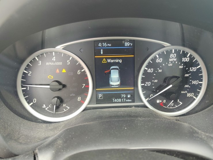 2019-nissan-sentra-runs/moves-s-image-8