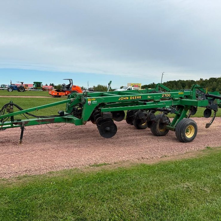 JOHN DEERE 2700